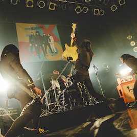 KiNGONSワンマンで“メンバーのことがさらに好きになった”ツアー締めくくる