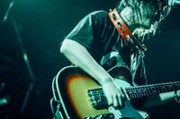 稲村太佑（Vo, G, Violin）（撮影：西槇太一）