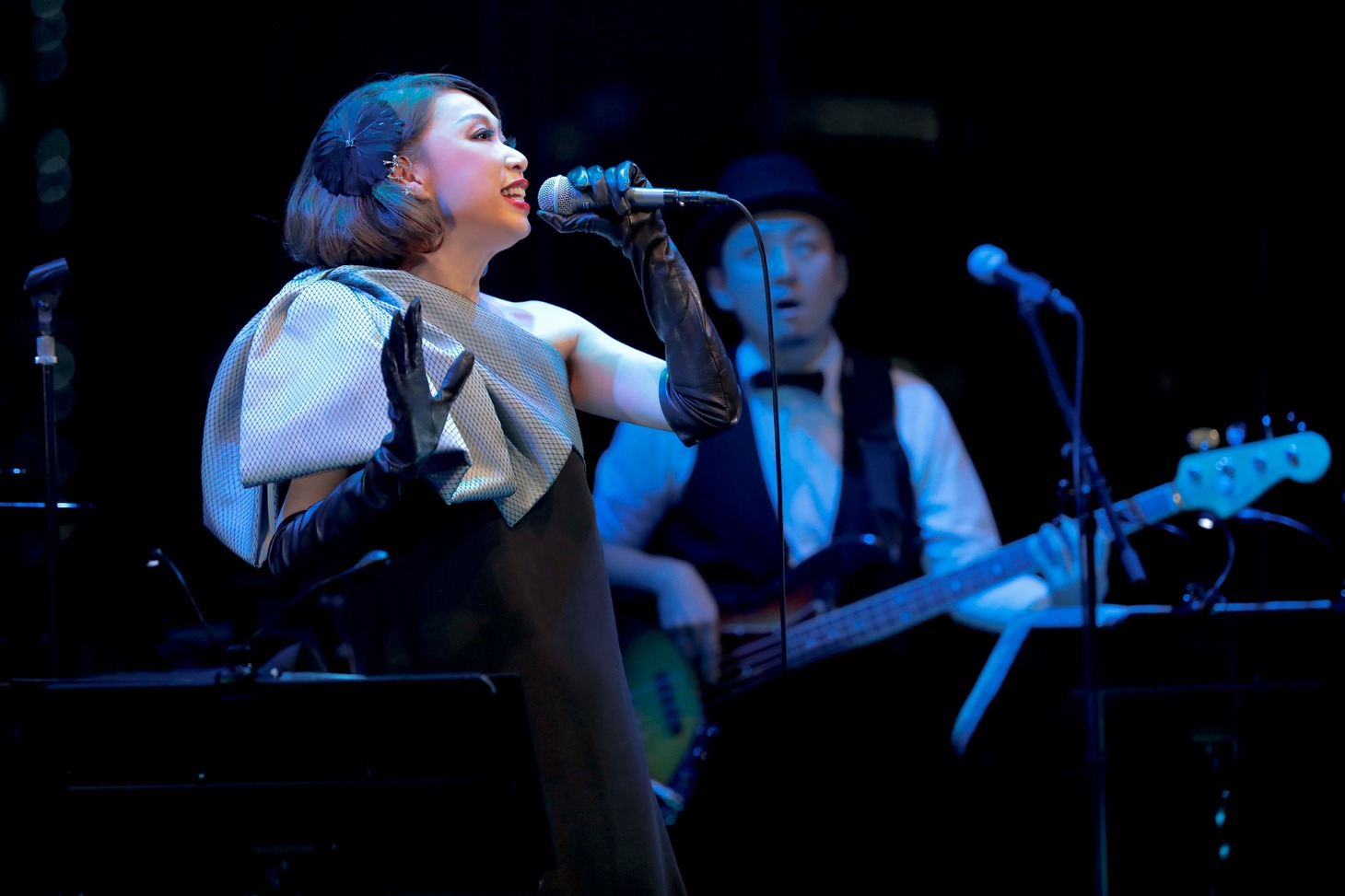 11月に開催されたワンマンライブ「野宮真貴、渋谷系を歌う -2016-。“男と女”」の様子。（Photo by Hajime Kamiiisaka）