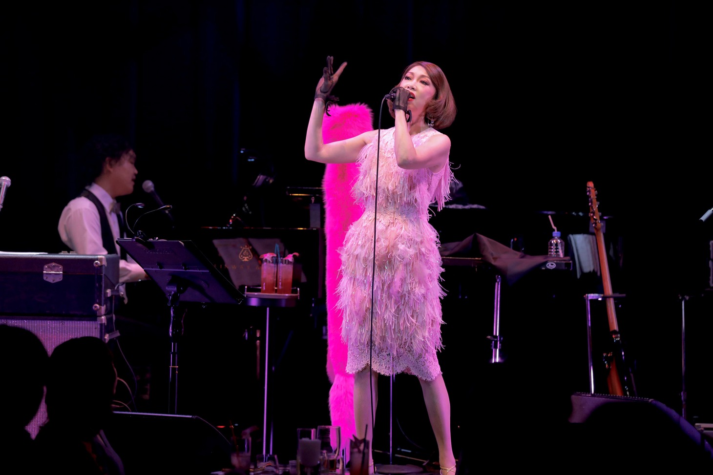 11月に開催されたワンマンライブ「野宮真貴、渋谷系を歌う -2016-。“男と女”」の様子。（Photo by Hajime Kamiiisaka）