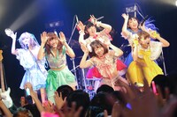 バンドじゃないもん！（写真提供：ポニーキャニオン）
