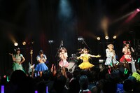 バンドじゃないもん！（写真提供：ポニーキャニオン）