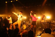 FINAL FRASH（写真提供：ポニーキャニオン）