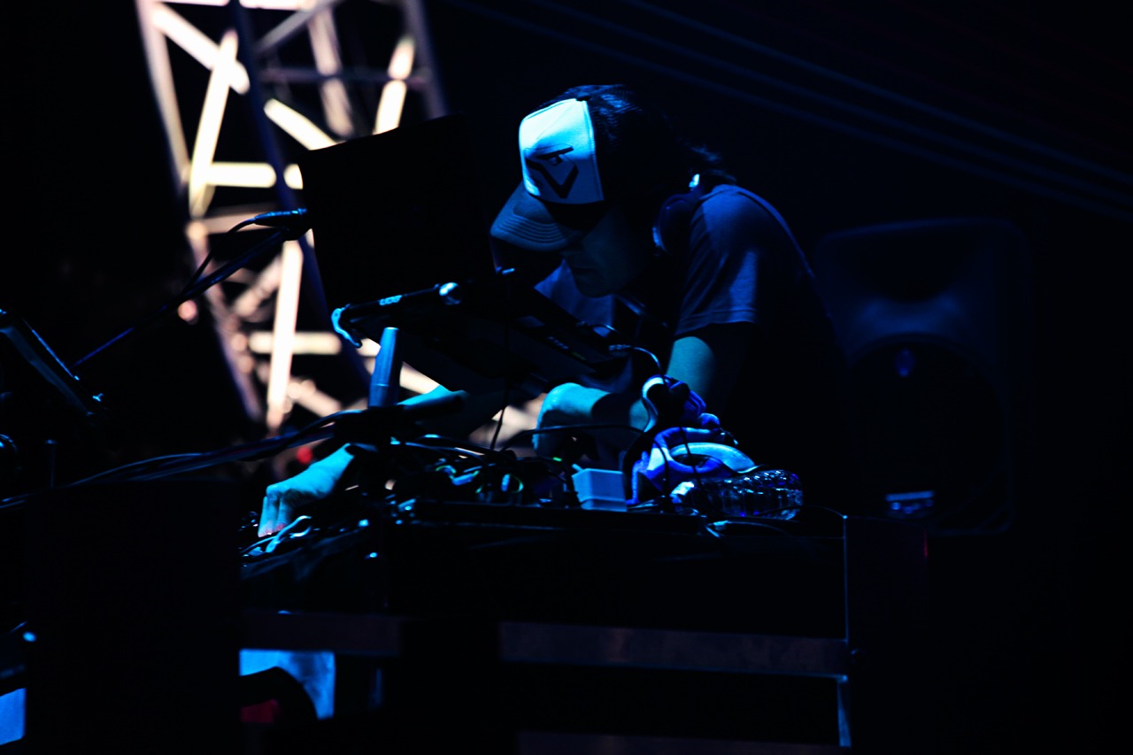 dj TAKA
