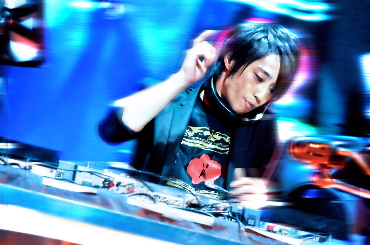 DJ YOSHITAKA