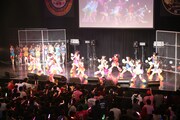「恵比寿★マスカッツ喧嘩上等ライブ ～VS仮面女子 8100円を払うのどっちだ!?このバカタレが！ in Zeppダイバーシティ東京～」の様子。（撮影：佐賀章広）