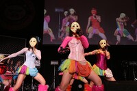 仮面女子（撮影：佐賀章広）