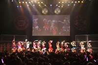 仮面女子（撮影：佐賀章広）