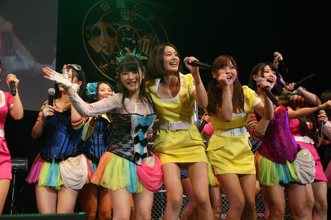 「恵比寿★マスカッツ喧嘩上等ライブ ～VS仮面女子 8100円を払うのどっちだ!?このバカタレが！ in Zeppダイバーシティ東京～」の様子。（撮影：佐賀章広）