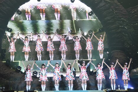 「私立恵比寿中学 クリスマス大学芸会 2016『エビ中のオーシャンズガイド』」初日公演の様子。