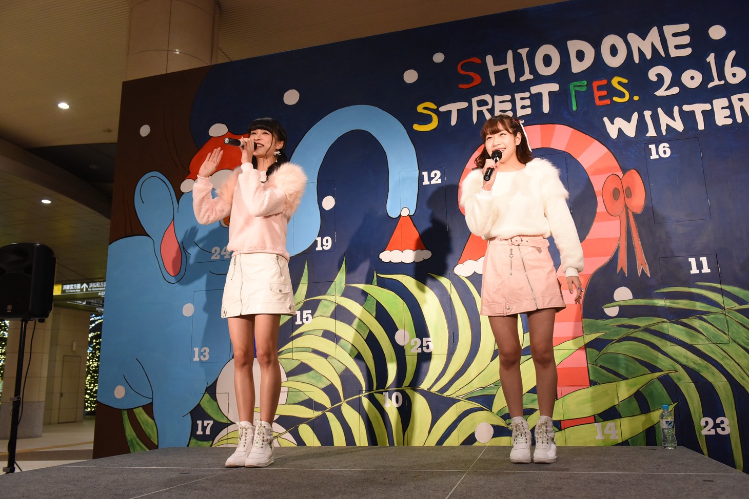 さきのんによる「NONSTOP☆DISCOTHEQUE」発売記念イベントの様子。