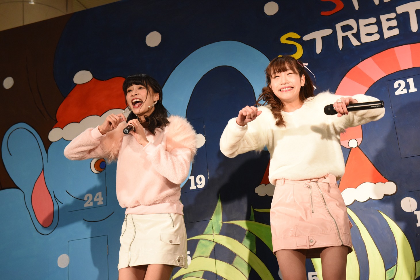 さきのんによる「NONSTOP☆DISCOTHEQUE」発売記念イベントの様子。