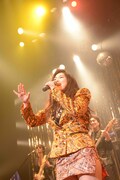益子寺かおり(Vo)(撮影:野田雅之)