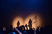 ベッド・イン「祝!“RICH”発射記念ツアー ~そこのけ そこのけ バブルが通る~」東京・赤坂BLITZ公演の様子。(撮影:野田雅之)
