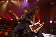 左からポリネシアン・キヨII世(G)、舐める派JAPAN(Key)。(撮影:野田雅之)