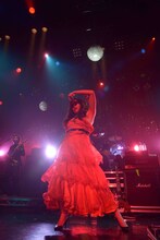 益子寺かおり（Vo）（撮影：野田雅之）