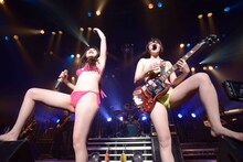 ベッド・イン（撮影：野田雅之）