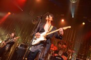 左からアダムタッチ高橋(B)、ポリネシアン・キヨII世(G)。(撮影:野田雅之)