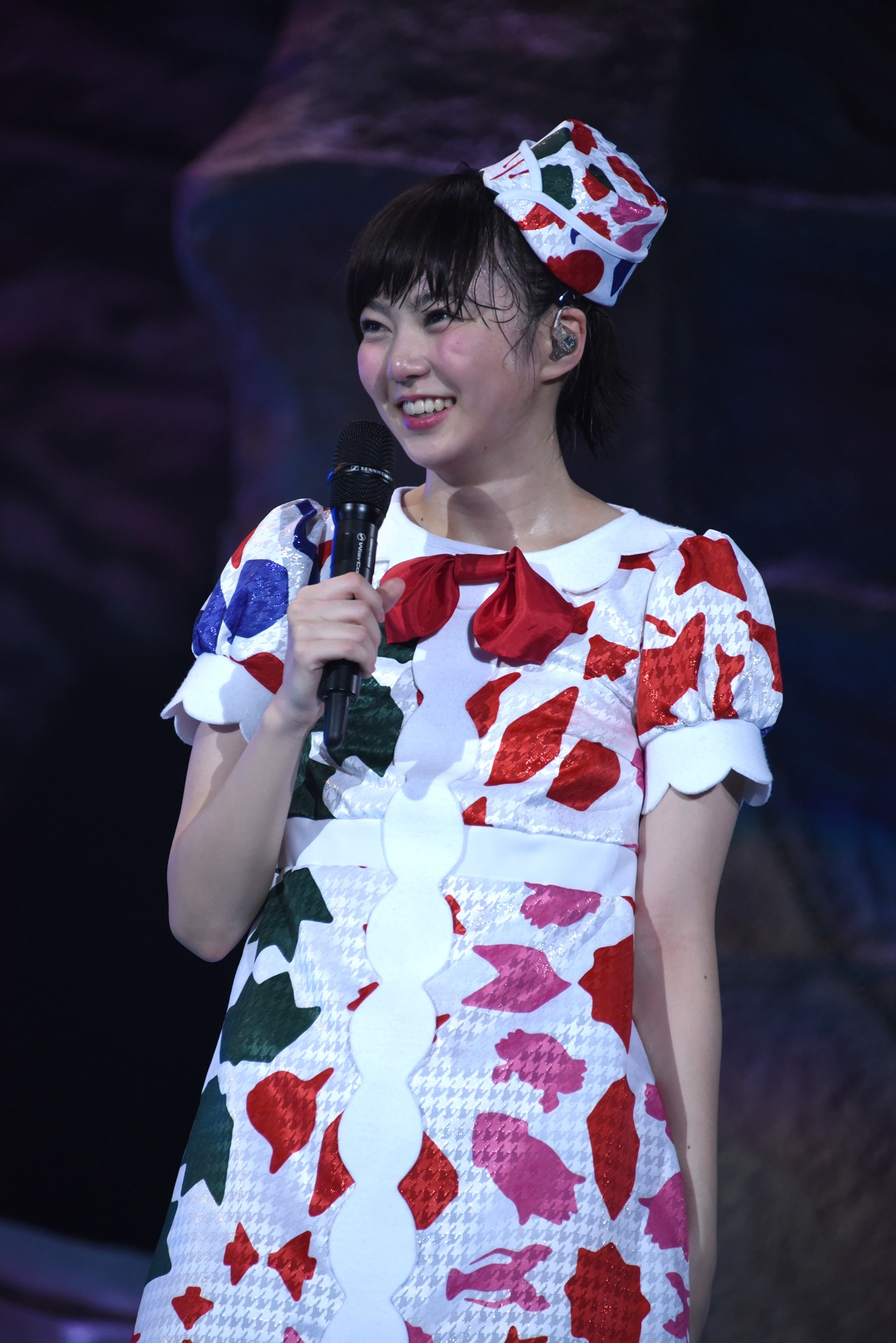安本彩花