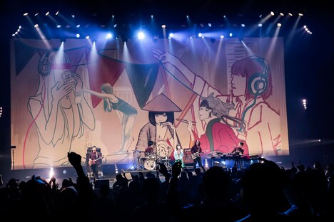 パスピエ「パスピエ 5th Anniversary Hall Tour」中野サンプラザホール公演の様子。（撮影：鳥居洋介）