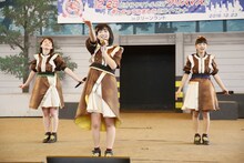 左から希山愛、春乃きいな、星野蒼良。（撮影：濱本英介）