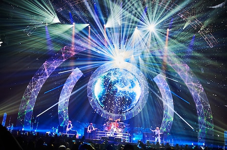 LUNA SEA「LUNA SEA The Holy Night -Beyond the Limit- at さいたまスーパーアリーナ 2days」12月23日公演の様子。