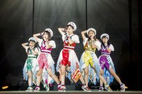 「ももいろクリスマス2016 ～真冬のサンサンサマータイム～」12月23日公演よりももいろクローバーZ。（Photo by HAJIME KAMIIISAKA+Z）