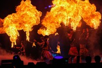 ももいろクローバーZ「ももいろクリスマス2016 ～真冬のサンサンサマータイム～」12月24日公演の様子。（Photo by HAJIME KAMIIISAKA+Z）