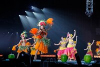 ももいろクローバーZ「ももいろクリスマス2016 ～真冬のサンサンサマータイム～」12月24日公演の様子。（Photo by HAJIME KAMIIISAKA+Z）