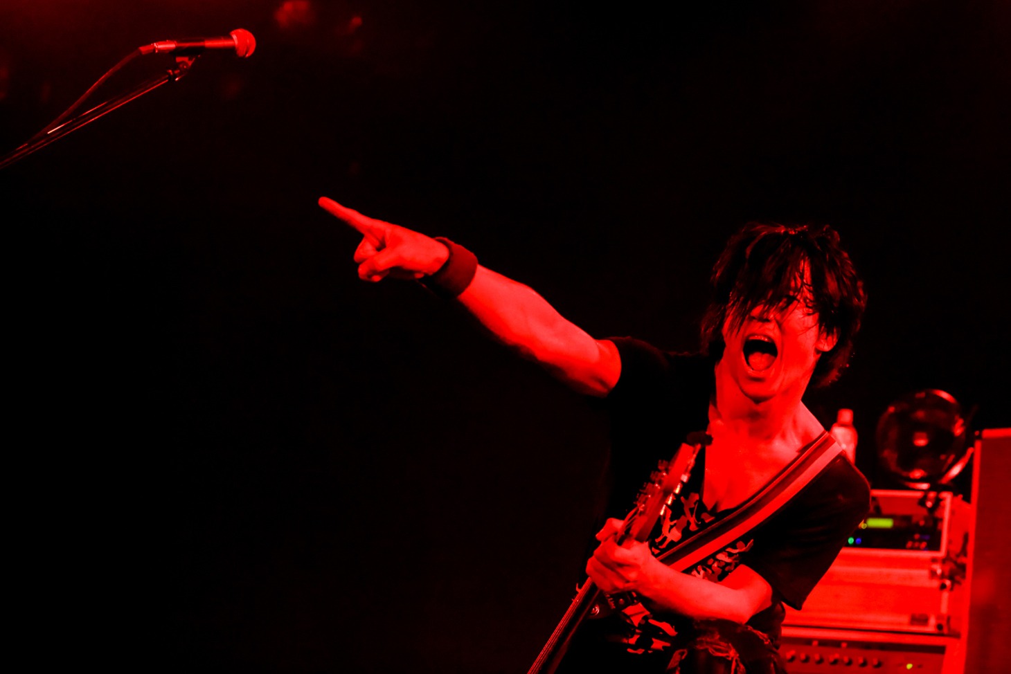 田淵智也（B）（Photo by Viola Kam [V'z Twinkle]）