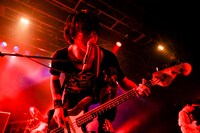 田淵智也（B）（Photo by Viola Kam [V'z Twinkle]）