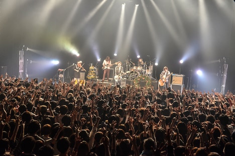 BIGMAMA「BIGMAMA 2016 Xmas Special Live 昼の部 ～帰ってきたHoly Xmas～」の様子。（Photo by AZUSA TAKADA）