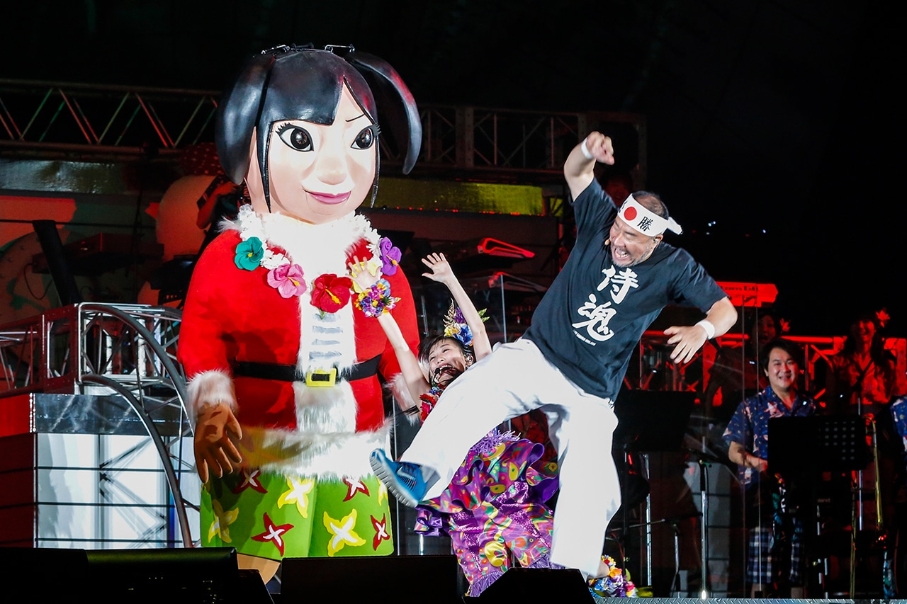 高城れにと越中詩郎。（Photo by HAJIME KAMIIISAKA+Z）