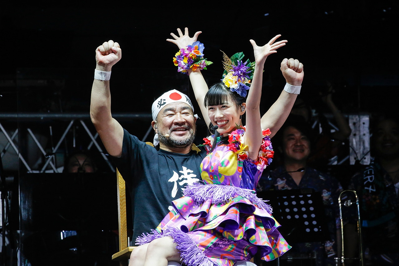 高城れにと越中詩郎。（Photo by HAJIME KAMIIISAKA+Z）