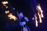 ももいろクローバーZ「ももいろクリスマス2016 ～真冬のサンサンサマータイム～」12月24日公演の様子。（Photo by HAJIME KAMIIISAKA+Z）