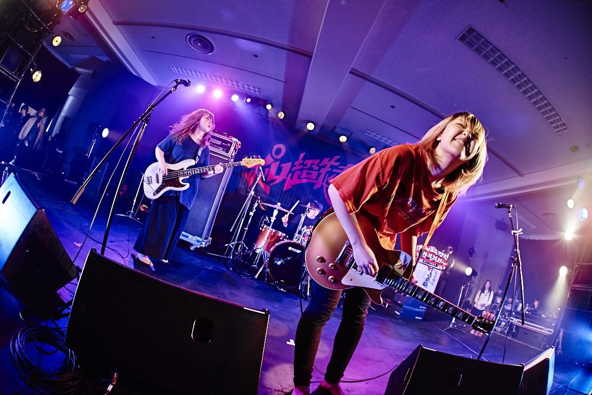 yonige（Photo by HayachiN、Yukihide "JON" Takimoto、rockey、OOMO）