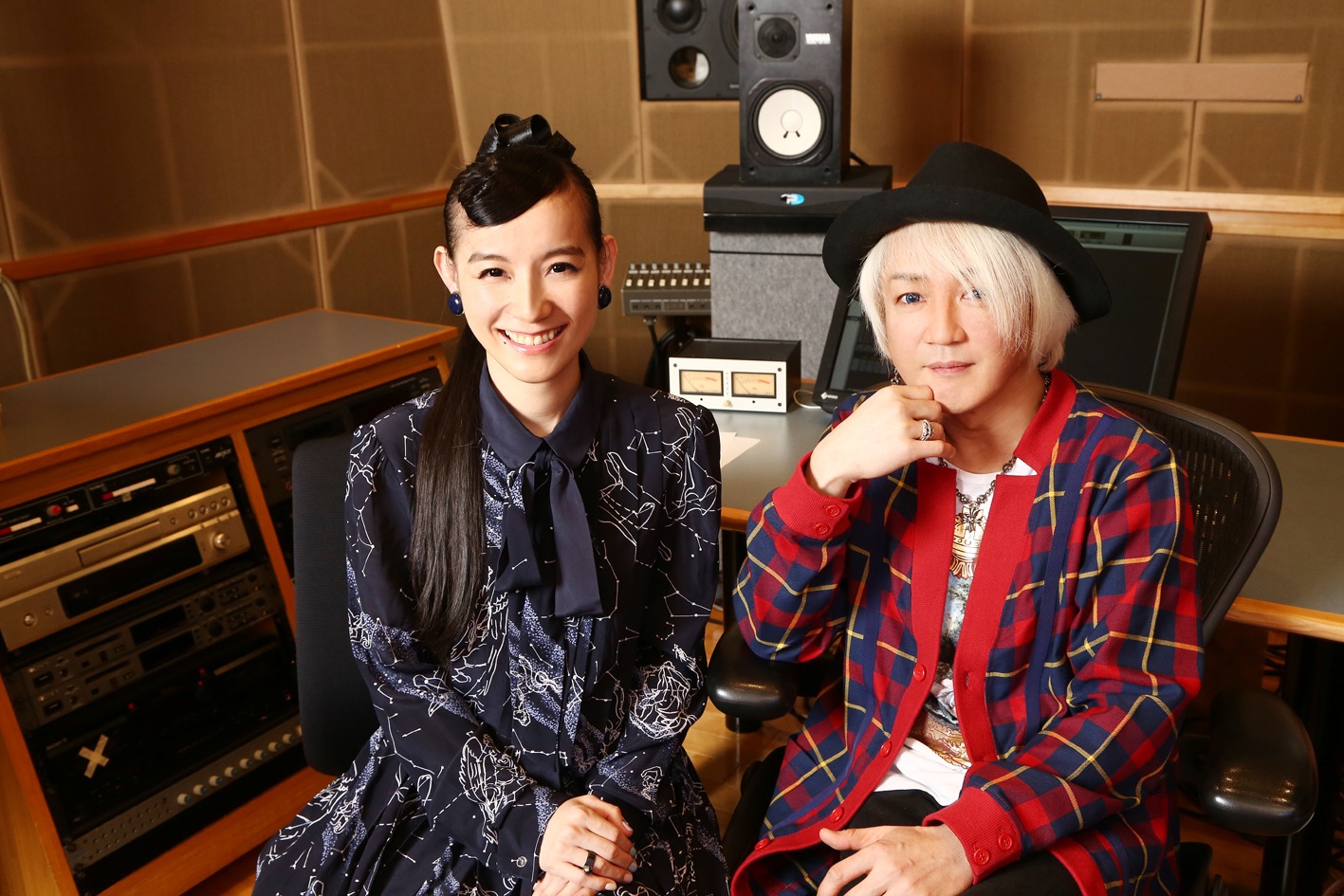 左から篠原ともえ、浅倉大介。