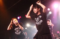 左から岡本真依、菊原結里亜。（撮影：オオタシンイチロウ）