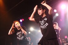 左から岡本真依、菊原結里亜。（撮影：オオタシンイチロウ）