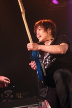 上原子友康（撮影：オオタシンイチロウ）