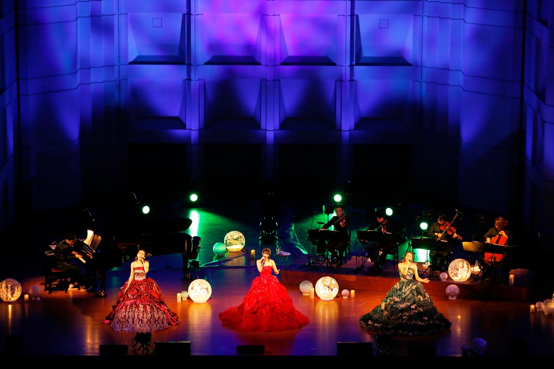 「"Kalafina with Strings" Christmas Premium LIVE TOUR 2016」の様子。