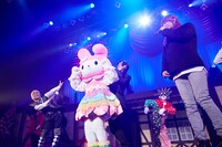 アルスマグナとマイメロディ（中央）。（Photo by NAITO）