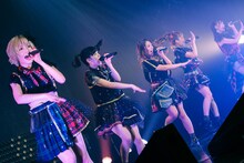 妄想キャリブレーション「君に魅せたい！妄キャリが贈る今夜かぎりの…ULTRA MOSO ∞ PARTY!!!!!!」の様子。（撮影：BOZO）