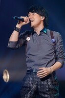 鈴村健一（撮影：草刈雅之）