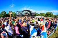 ウルフルズ「クリアアサヒPresents OSAKAウルフルカーニバル ウルフルズがやって来る！2016ヤッサ！20年目のバンザイ～やっててよかった～」の様子。