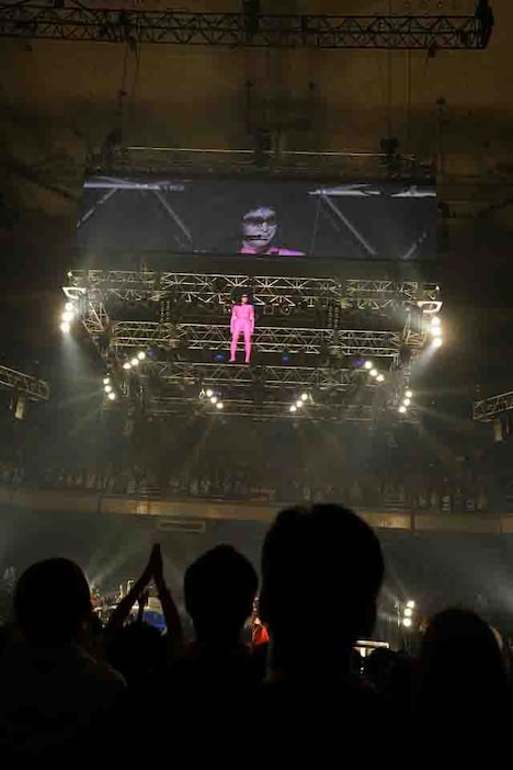 フライングするUVERworldの所属事務所社長。