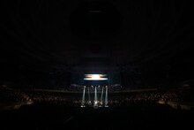 UVERworld「UVERworld ARENA TOUR 2016」12月25日の東京・日本武道館公演の様子。