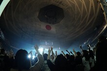 UVERworld「UVERworld ARENA TOUR 2016」12月25日の東京・日本武道館公演の様子。