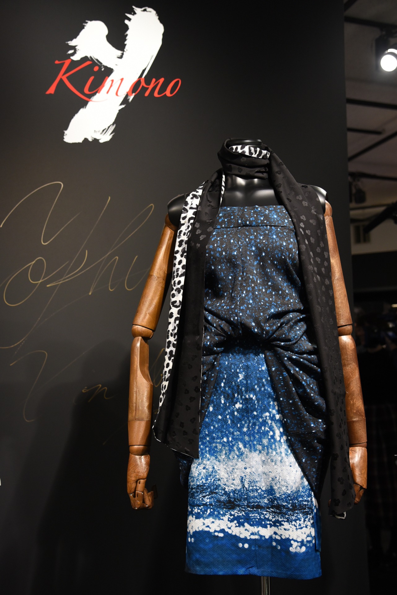 「YOSHIKIMONO ～魅惑のドレスキモノ～」展示物