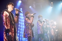 12月25日に東京・shibuya duo MUSIC EXCHANGEで行われた「CODE-V X'mas LIVE TOUR ～ミラクル あいら冬～▽もりあがるんば 2016～」（▽はハートマーク）の最終公演の様子。（撮影：堂園博之）